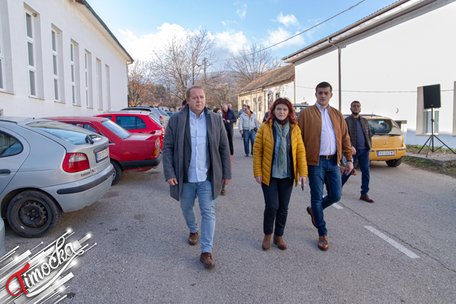 Gradonačelnik Bora Aleksandar Milikić obišao radove u Domu za veselja u Zlotu