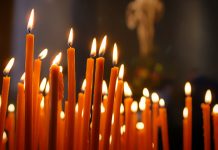 Данас се обележавају Митровске задушнице Свеће