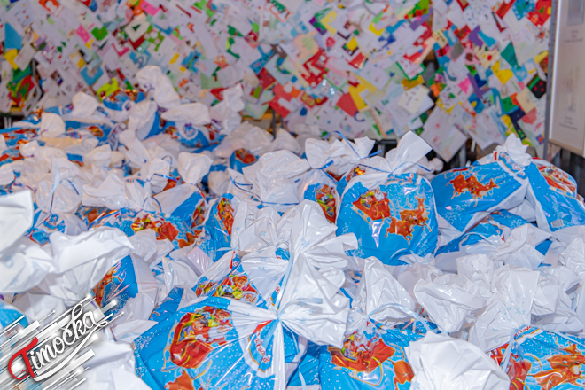 „Честитку достави, пакетић набави”: За књажевачке малишане 1.360 пакетића