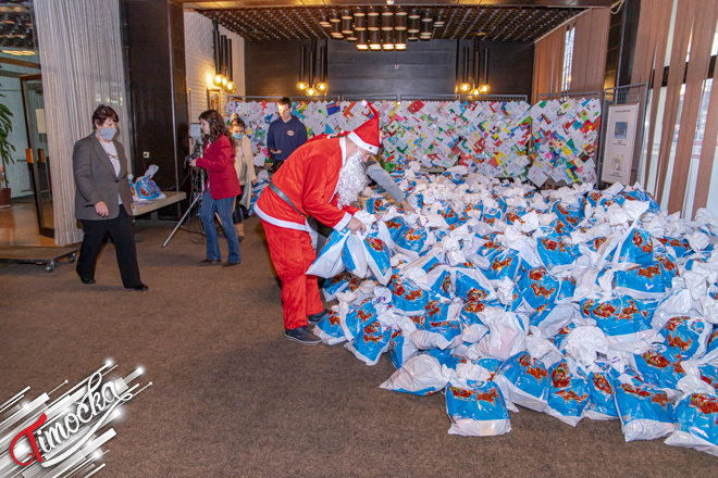 „Честитку достави, пакетић набави”: За књажевачке малишане 1.360 пакетића