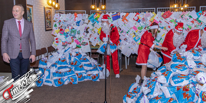 „Честитку достави, пакетић набави”: За књажевачке малишане 1.360 пакетића „Честитку достави, пакетић набави”: За књажевачке малишане 1.360 пакетића