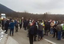 Окупљени грађани изашли на пут Зајечар–Параћин код мотела „Балашевић” Еколошки протест на путу Зајечар–Параћин