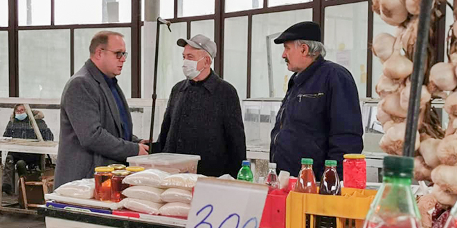 Градоначелник Александар Миликић обишао радове на уређењу градске зелене пијаце у Бору