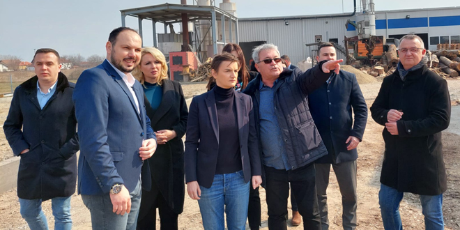 Брнабић, Вујовић и Кисић Тепавчевић посетиле компанију &bdquo;КМД пелет&rdquo; у Кладову