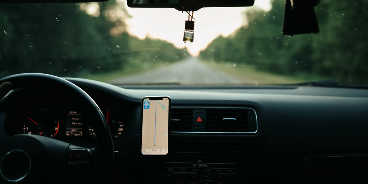 Аутомобил, мобилни телефон