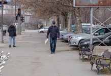 Умерено облачно са сунчаним интервалима, понегде до 15 степени Град Бор – Људи шетају