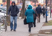 Углавном облачно, ветар слаб Град Зајечар: Људи шетају