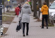 Променљиво време, до 17 степени Град Зајечар – Људи шетају