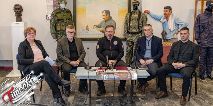 Прес-конференција поводом манифестације „Срцем против НАТО агресије” у зајечарском позоришту Прес-конференција поводом манифестације „Срцем против НАТО агресије” у зајечарском позоришту