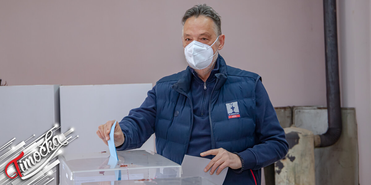 Члан Председништва и градоначелник Зајечара Бошко Ничић гласао на бирачком месту 61 у Лубници