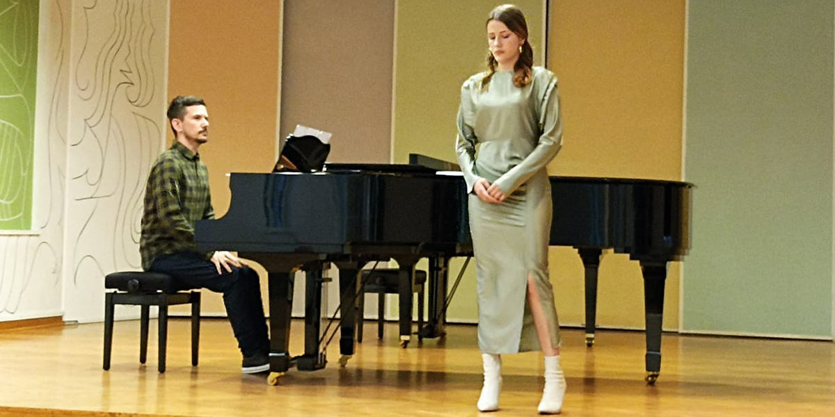 Милена Марковић, ученица Музичке школе „Стеван Мокрањац” у Неготину, освојила прву награду на Републичком такмичењу ученика музичких и балетских школа Србије Милена Марковић, ученица Музичке школе „Стеван Мокрањац” у Неготину, освојила прву награду на Републичком такмичењу ученика музичких и балетских школа Србије