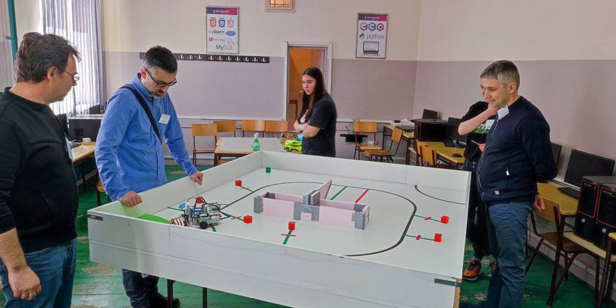 Техничка школа у Зајечару вицешампион на Регионалном тамичењу у програмирању робота