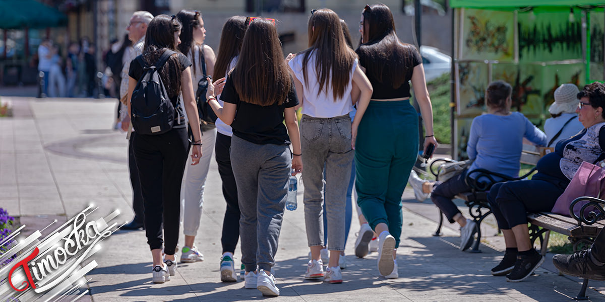 Општина Неготин – Девојке шетају