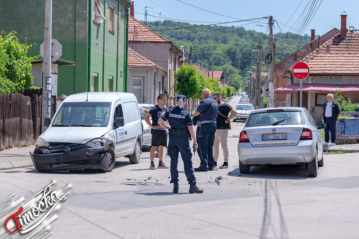 Saobraćajna nezgoda na uglu ulica Timočke bune i Kumanovske u Zaječaru