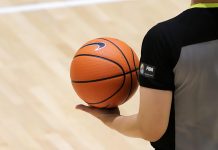 Кошаркаши зајечарског „БИН“-а победили у Алексинцу Судија држи кошаркашку лопту