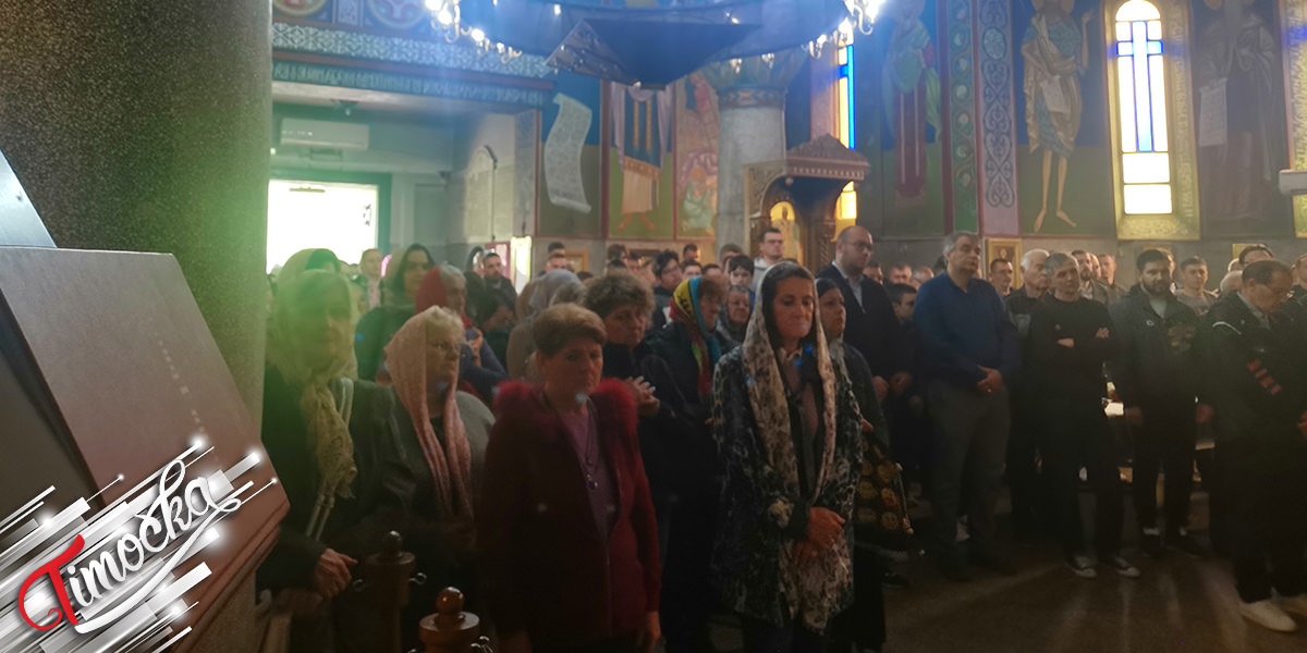 Света литургија у цркви Светог великомученика Георгија у Бору