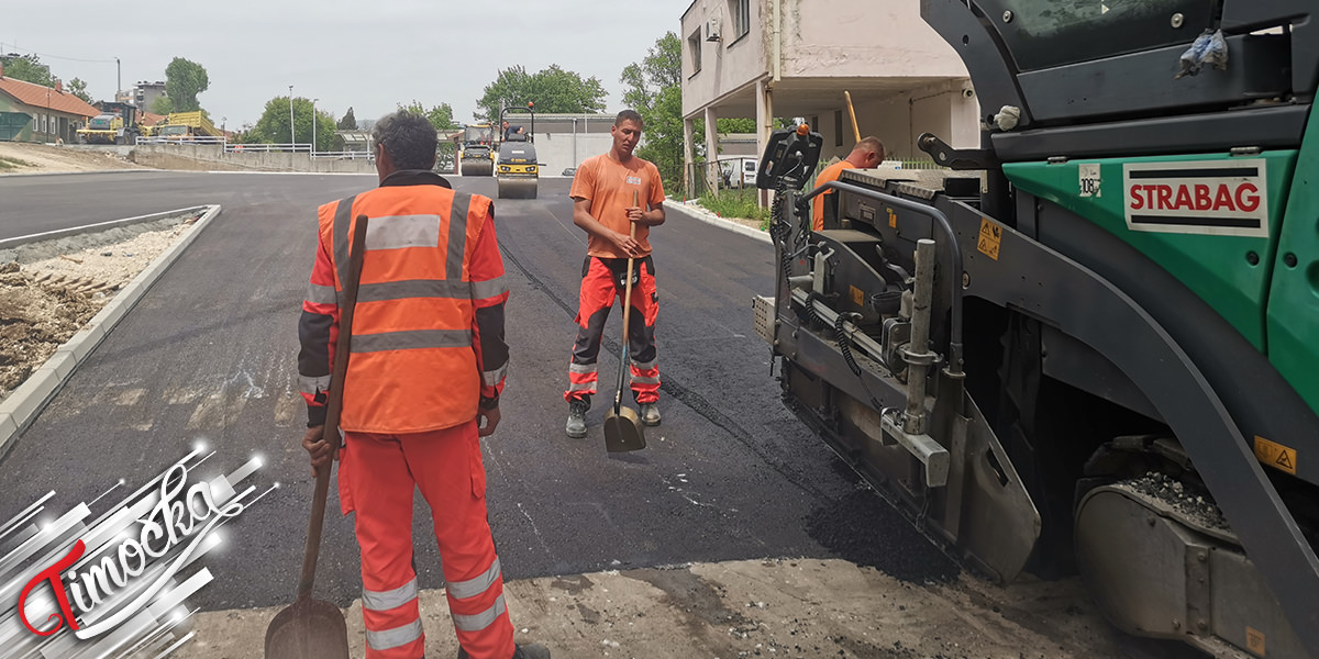 Уређује се паркинг код Самачког смештаја у Бору