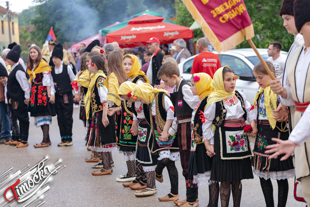 14. Међуокружна смотра сеоских фолклорних ансамбала у кореографисаном фолклору „Потекла вода студена” у Великом Извору