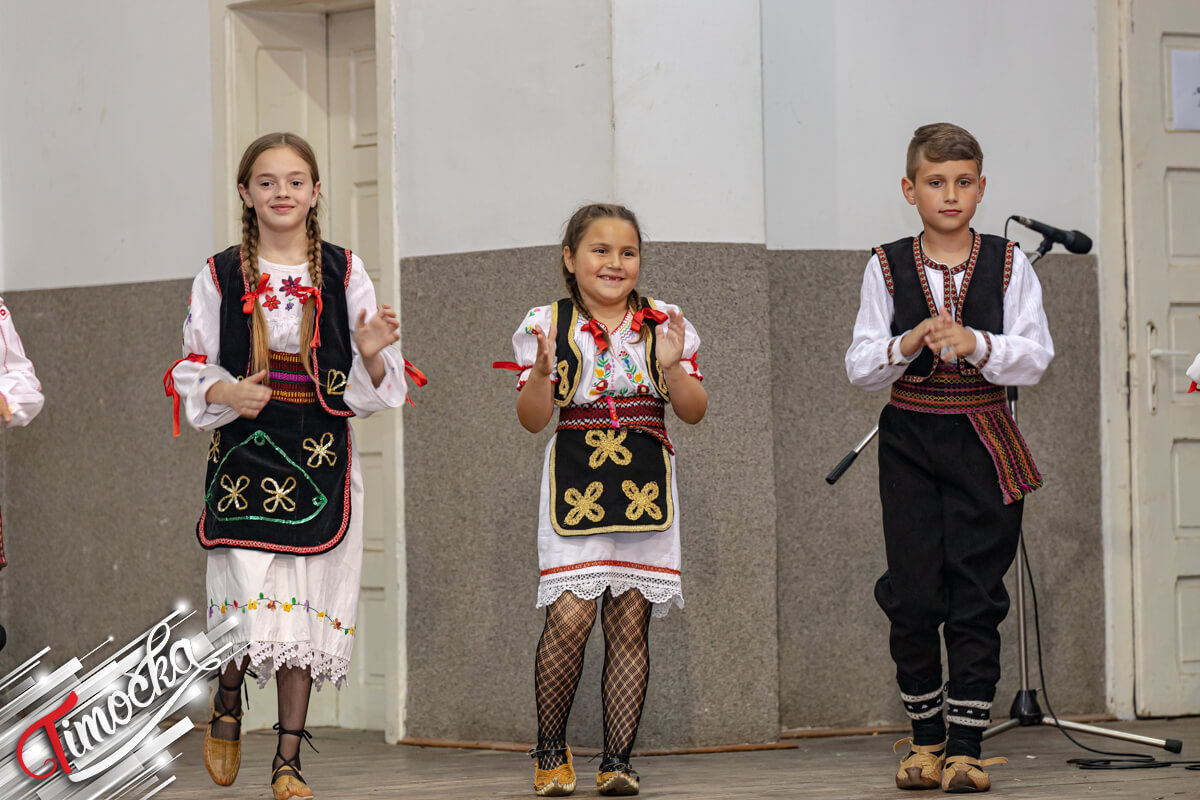 14. Међуокружна смотра сеоских фолклорних ансамбала у кореографисаном фолклору „Потекла вода студена” у Великом Извору