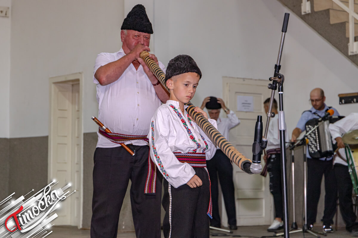 14. Међуокружна смотра сеоских фолклорних ансамбала у кореографисаном фолклору „Потекла вода студена” у Великом Извору