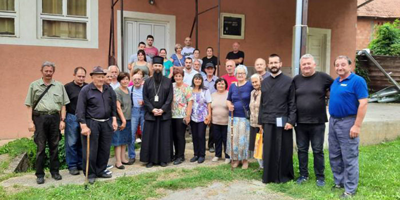 Епископ тимочки Иларион посетио Криви Вир и разговарао са мештанима