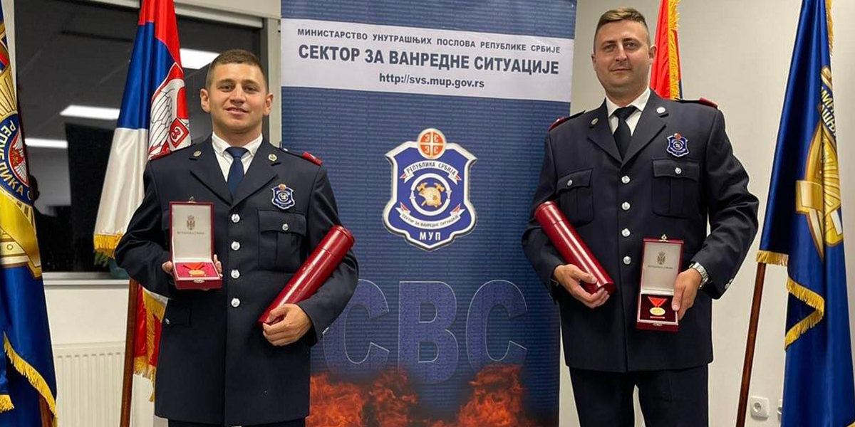 Ватрогасци-спасиоци из Зајечара Саша Илић и Андрија Трифуновић, овогодишњи добитници Златне медаље за храброст