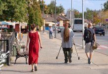 Претежно сунчано, током дана до 32 степена Град Бор – Људи шетају