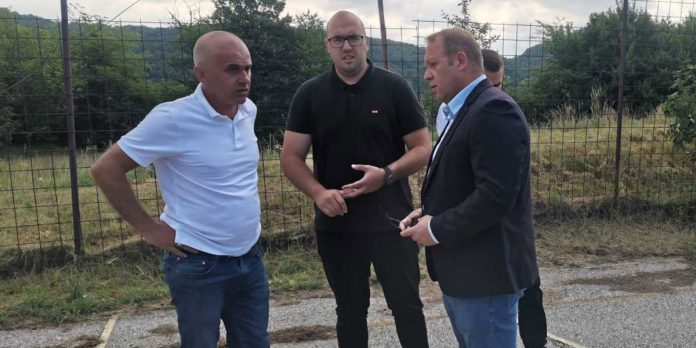 Градоначелник Бора Александар Миликић посетио Рукометни камп на Борском језеру Градоначелник Бора Александар Миликић посетио Рукометни камп на Борском језеру