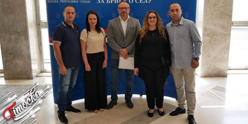 Министарство за бригу о селу, Општина Књажевац и још две породице из Књажевца потписали уговоре о додели бесповратних средстава за куповину сеоске куће са окућницом