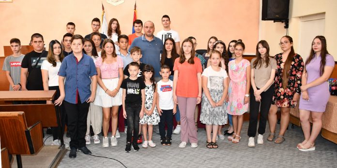 Председник општине Неготин Владимир Величковић приредио пријем за најбоље ученике