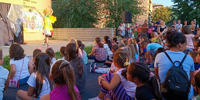 Decjom predstavom Luna i Sunce pocela manifestacija Borsko kulturno leto