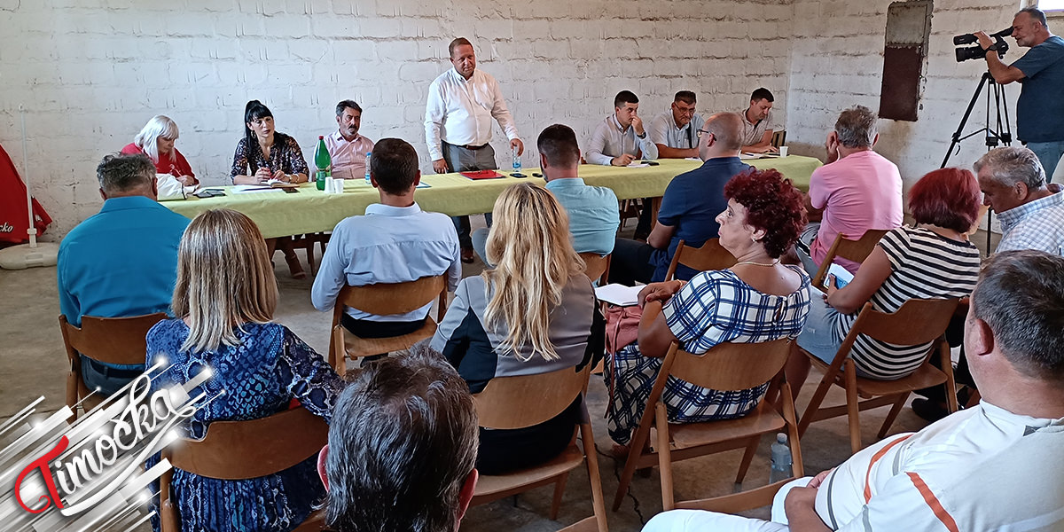 Gradonačelnik Bora Aleksandar Milikić sa saradnicima obišao selo Šarbanovac