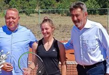 Градоначелник Бора Александар Миликић са сарадницима посетио тенисерку Сташу Србуловић Градоначелник Бора Александар Миликић са сарадницима посетио тенисерку Сташу Србуловић