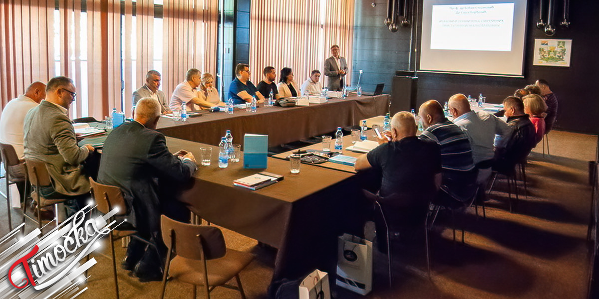 Међународни округли сто „Локална самоуправа: Како из круга неразвијених” у Књажевцу Међународни округли сто „Локална самоуправа: Како из круга неразвијених” у Књажевцу