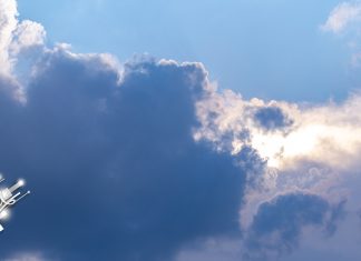 Хладно јутро у Србији, током дана смена сунца и облака Небо, облаци