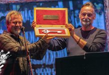 Почела 55. „Гитаријада” у Зајечару: Роконачелник Бил Гулд добио симболично кључеве Града Зајечара Почела 55. Гитаријада у Зајечару: Роконачелник Бил Гулд добио симболично кључеве Града Зајечара