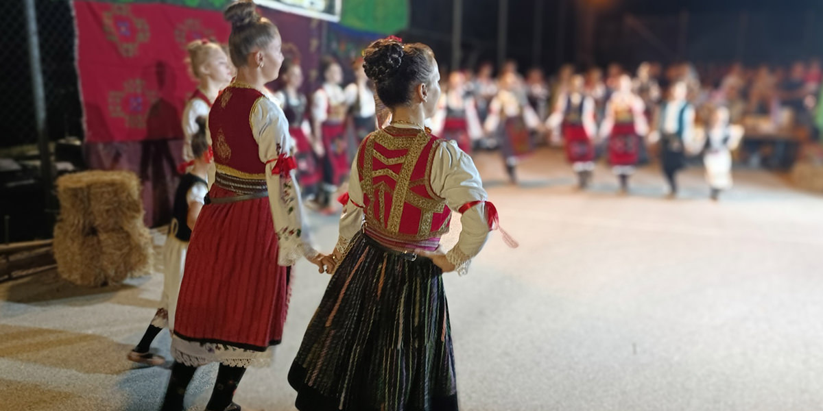 Сабор изворних влашких песама и игара у Бучју