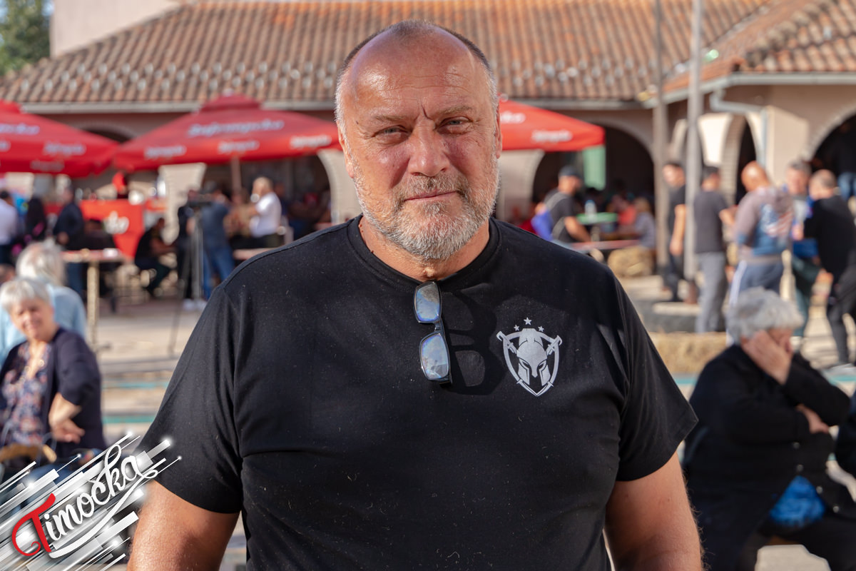 Dejan Milosavljević – član ekipe iz Kušiljeva kod Svilajnca koja je osvojila prvo mesto u nadvlačenju konopca