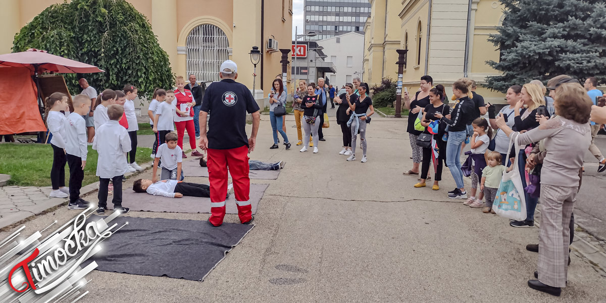 Црвени крст Зајечар обележио Светски дан прве помоћи Црвени крст Зајечар обележио Светски дан прве помоћи