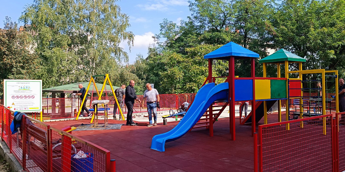 Настављају се радови на реконструкцији и изградњи дечијих игралишта у Бору