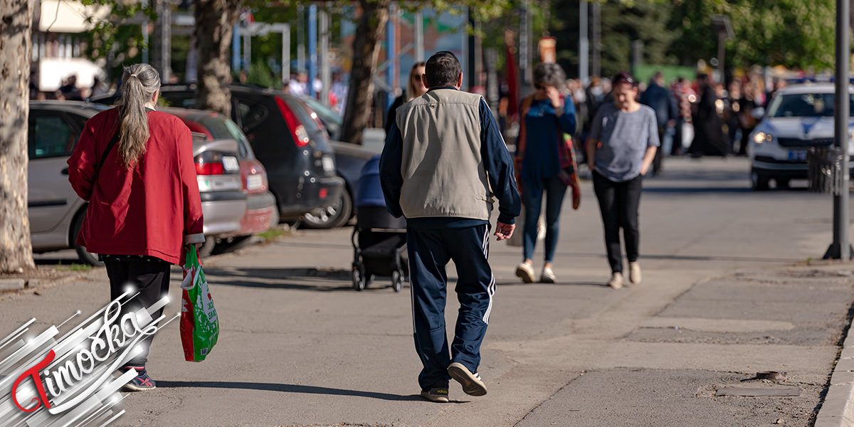 Grad Bor – Ljudi šetaju