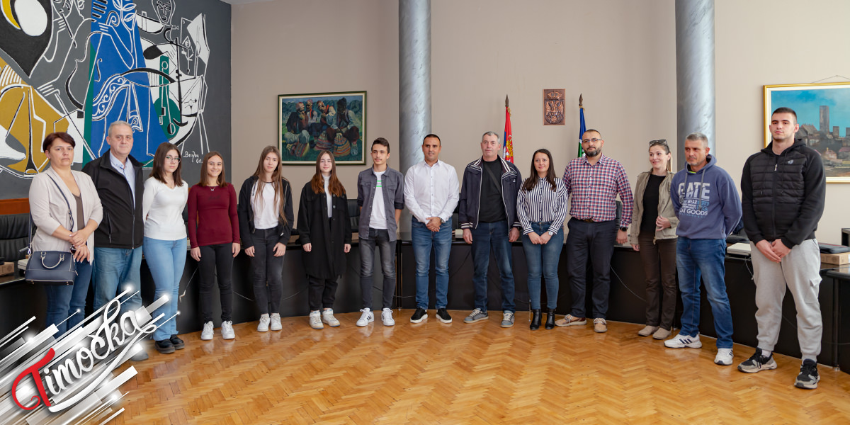 Град Бор одао признање најбољим ђацима за постигнуте резултате у протеклој школској години