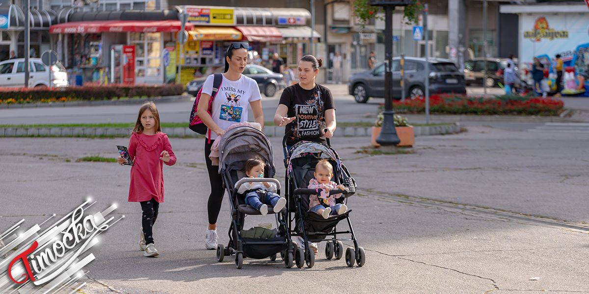 Град Зајечар – Мајке шетају са својом децом