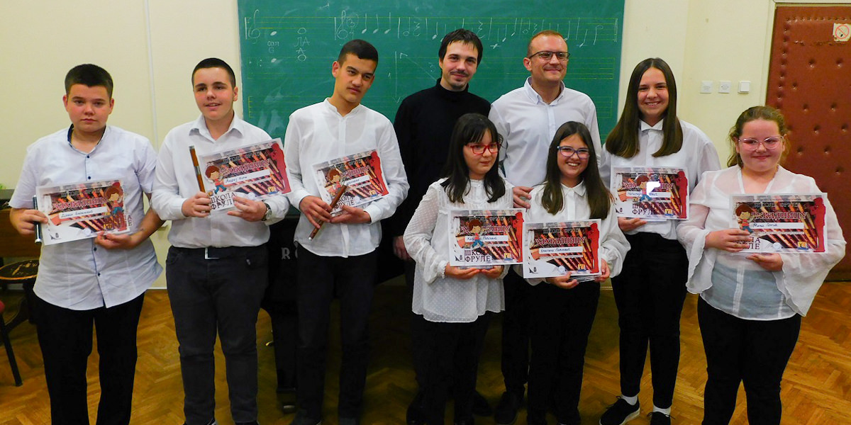 Полазници школе фруле и учесници пројекта &bdquo;Фрулом (од дрвета) чувам своје корене&rdquo; одржали концерт у Музичкој школи у Бору