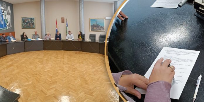 У Бору потписани уговори са 30 пољопривредних произвођача