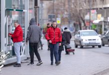 Мраз и местимично магла ујутру, преко дана сунчано Град Зајечар – Људи шетају