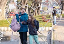 У већини места суво, слаб и умерен ветар Град Зајечар – Људи шетају