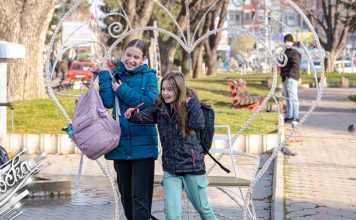 Топлије време и сунчани интервали, највиша дневна температура до 12 степени Град Зајечар – Људи шетају