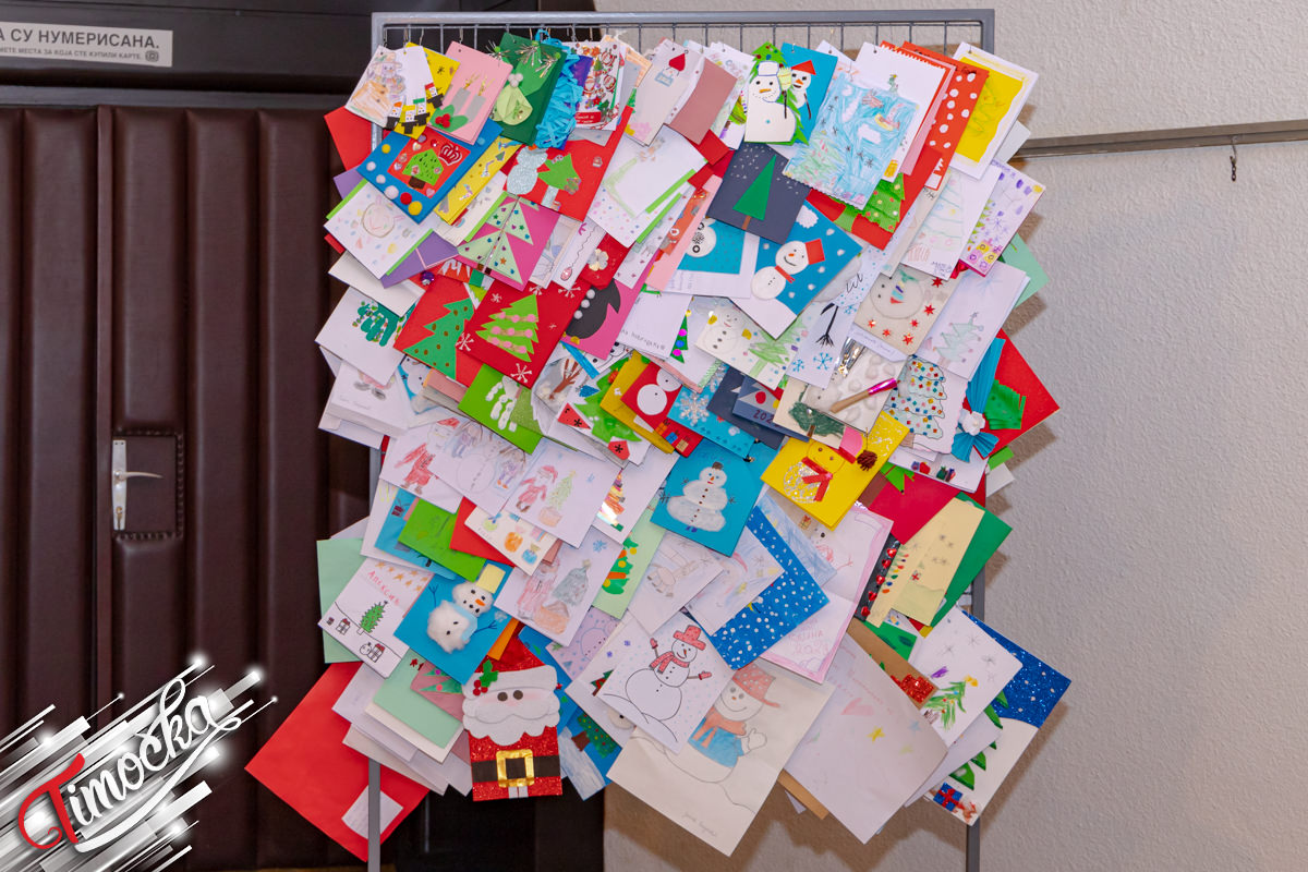 У акцији „Честитку достави, пакетић набави” уручено 1.515 пакетића књажевачким малишанима