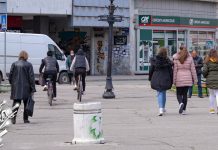 Променљиво облачно време, у брдско-планинским пределима снег Град Зајечар – Људи шетају